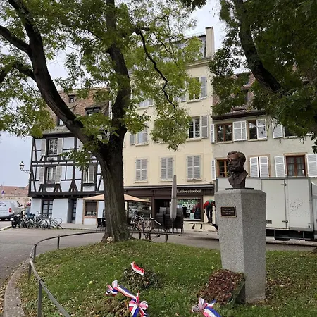 Spacious 2 Bedroom Petite France Apartmán *