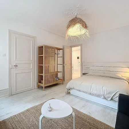 Spacious 2 Bedroom Petite France *