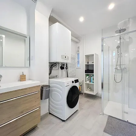 Spacious 2 Bedroom Petite France Апартаменты