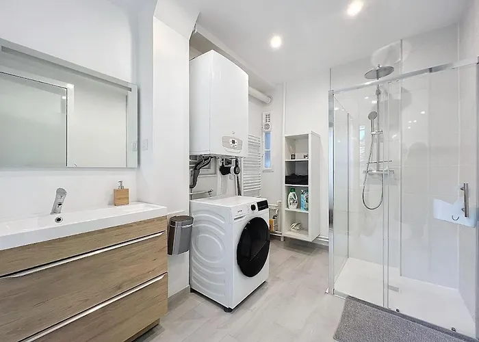 Spacious 2 Bedroom Petite France Appartement